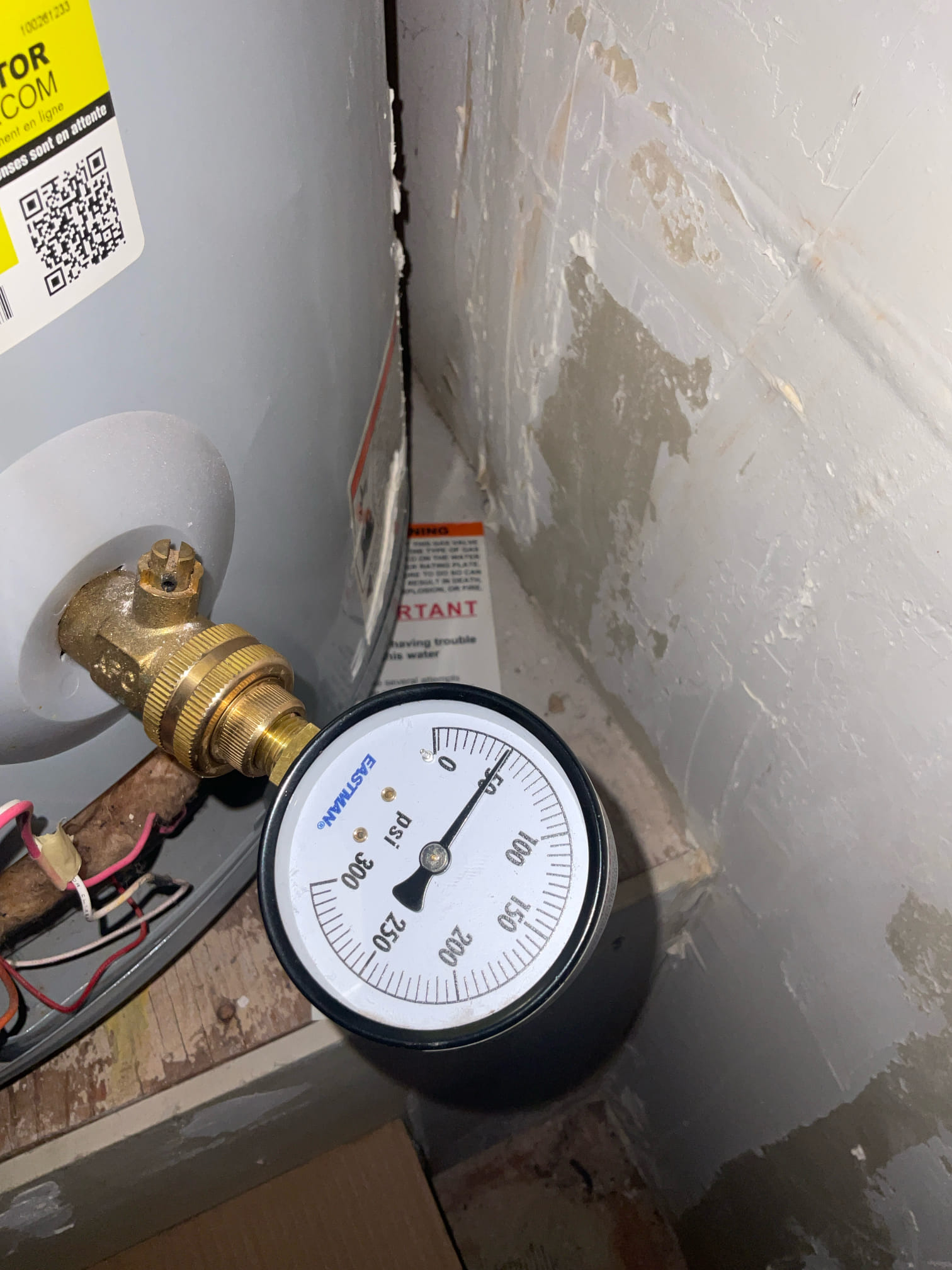 Remove parts from old toilet seat so customer can install new seat 