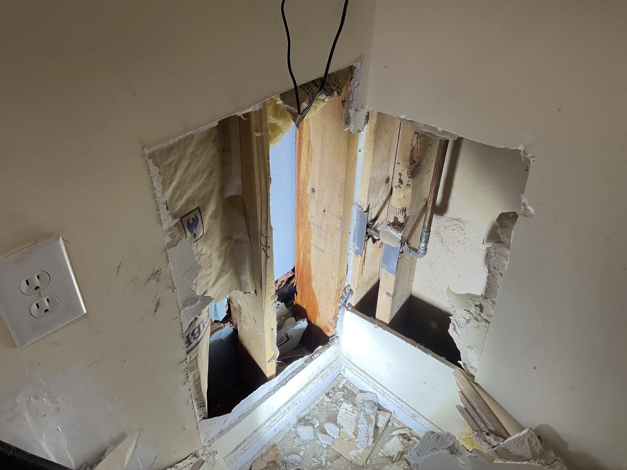 Customer got flood to the home because a leak from froze free hose bib cracked inside wall , we opened wall behind washing machine ,replaced pipe and hose bib with uponor Pex A type bib 