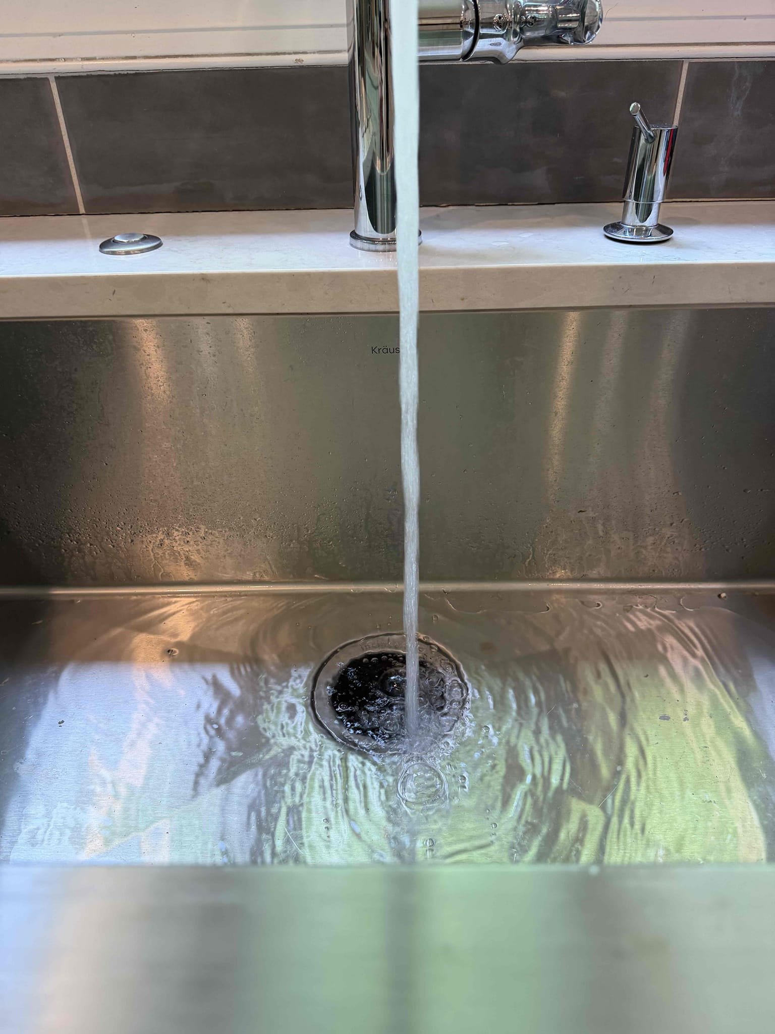 Customer stated that disposal was working. Was able to Unjam disposal and get it working. Customer wanted to replace unit because of age. Went ahead and install new garbage disposal and tested. Disposal is working as it should and no leaks present at this time. Cleaned up work area.
