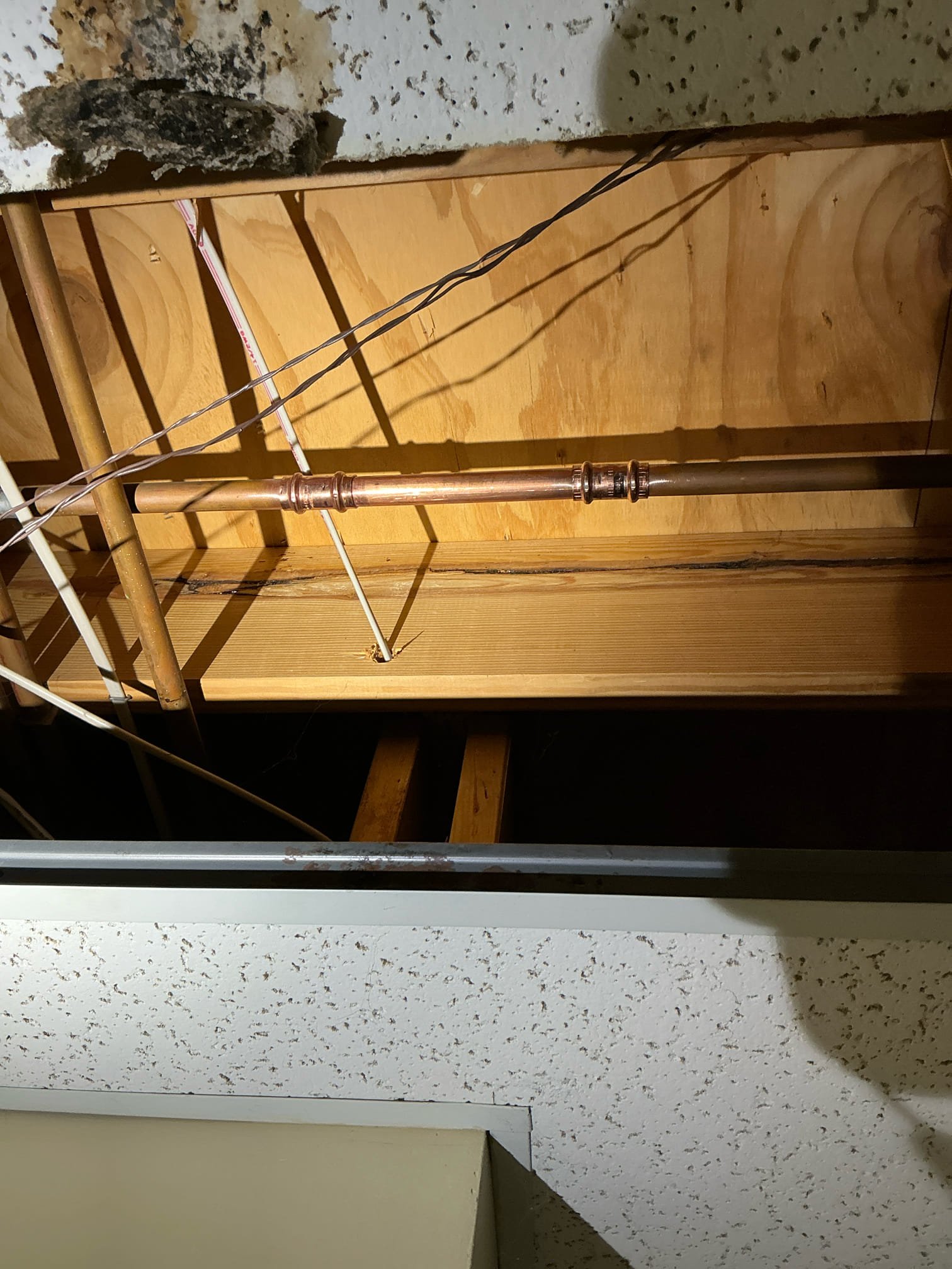 Customer called us out for a pinhole leak on copper line gave price to replace small section of it. Customer agreed, replace small section of copper piping thoroughly tested work for leaks. Work is tested and complete.