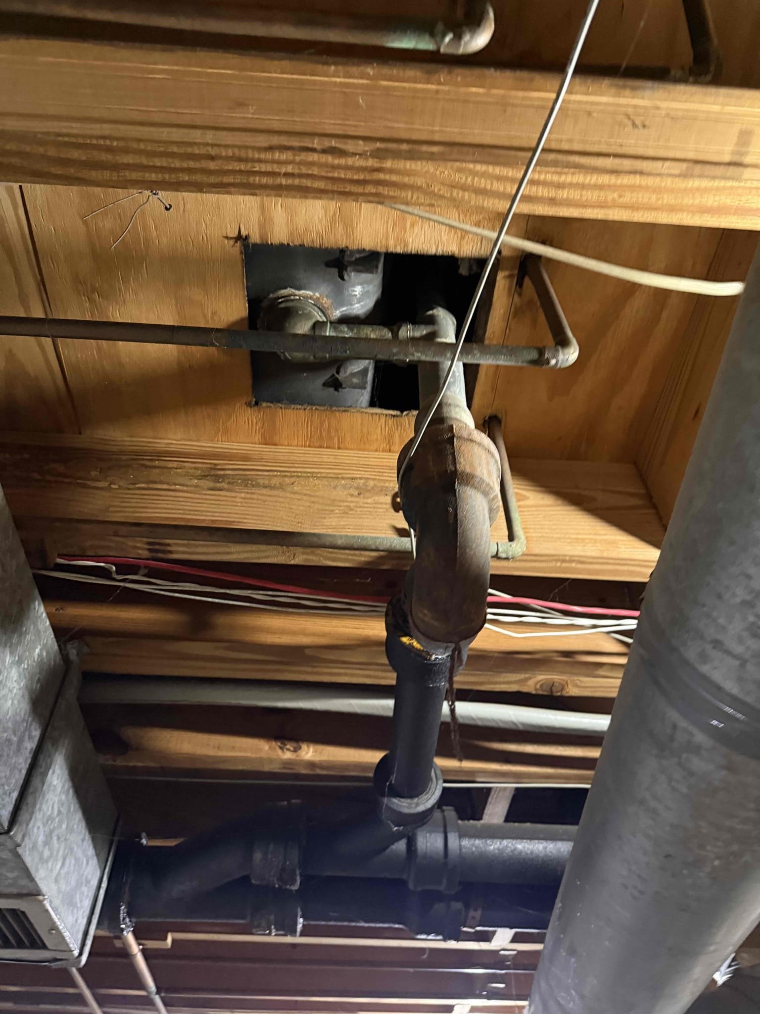 Upon arrival customer stated his bathtub Ptrap was leaking into garage. Customer stated after he showers he notices the water in the garage. After running tub for 20 minutes found p trap not to be leaking. When splashing water against the tile found the grout had gaps and was allowing the water to pass through causing it to drip in the garage. Customer stated he is going to seal up the cracks himself 