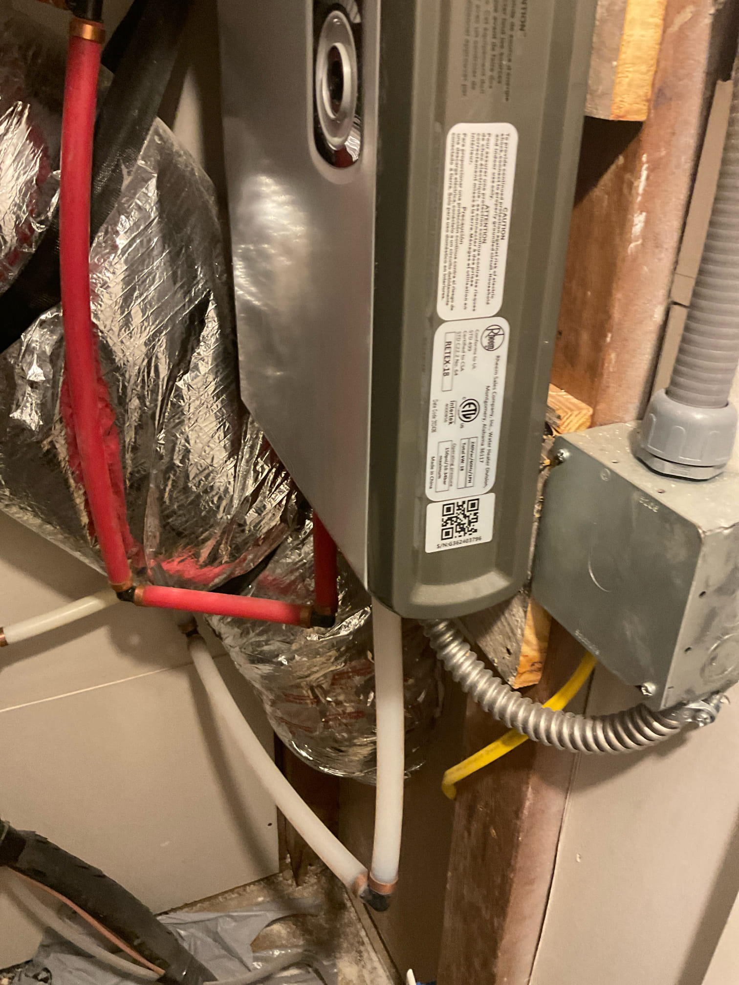 Checked wet floor issues, found hvac leak , not plumbing issue 
