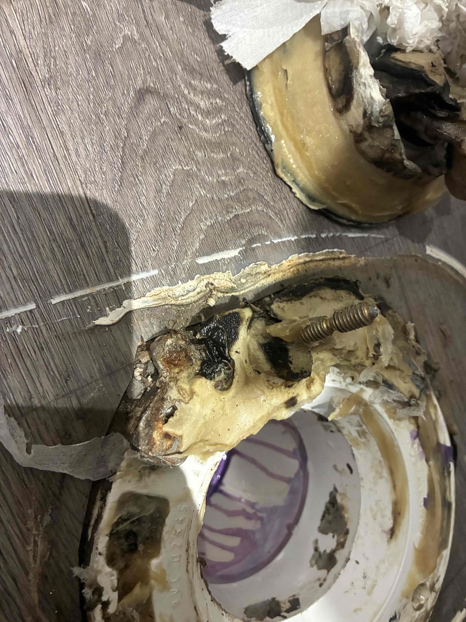 Customer had issues with toilet in building. After thorough evaluation, found handle to be broken and toilet to be loose. Gave options for repair of toilet. Pulled toilet and found flange to be broken. Replaced flange and reset toilet along with new handle. After repair, checked for leaks and proper function of toilet. 