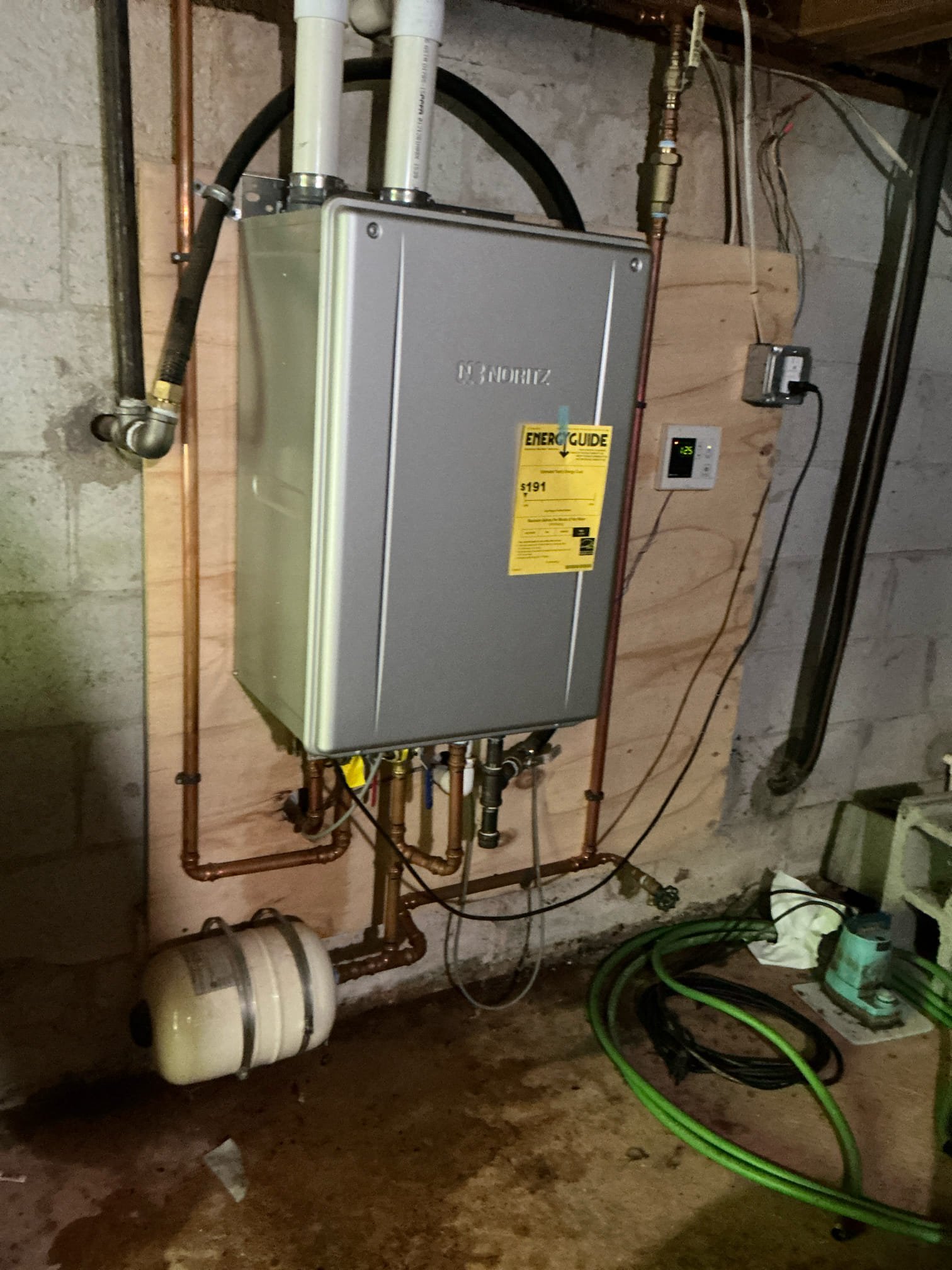 Performed win with Chen annual plumbing inspection and tankless flush. All plumbing components in home are working well with no leaks. Left estimate for vanity install