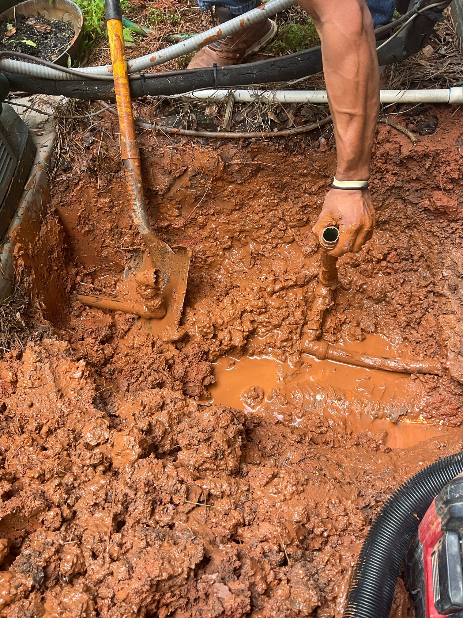 Repaired water pipe busted in the front of home , leak was from 1” sharkbite fitting and should not been used underground, we replaced pipe with 1” pex B pipe and pex B fitting , one year warranty 