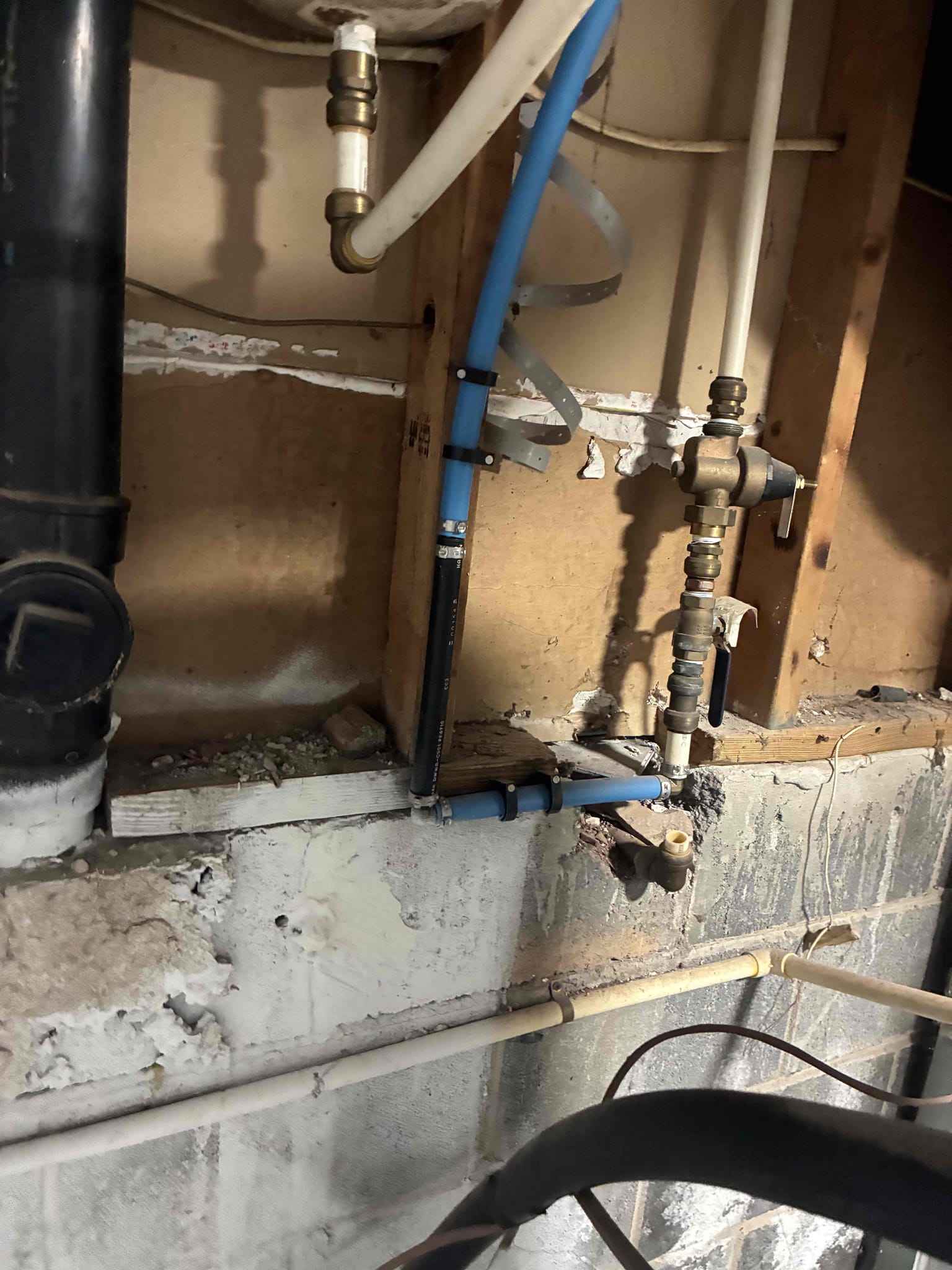 Customer called us out to give quote for water heater replacement. Sent quotes to have water heater replaced and brought up to code.