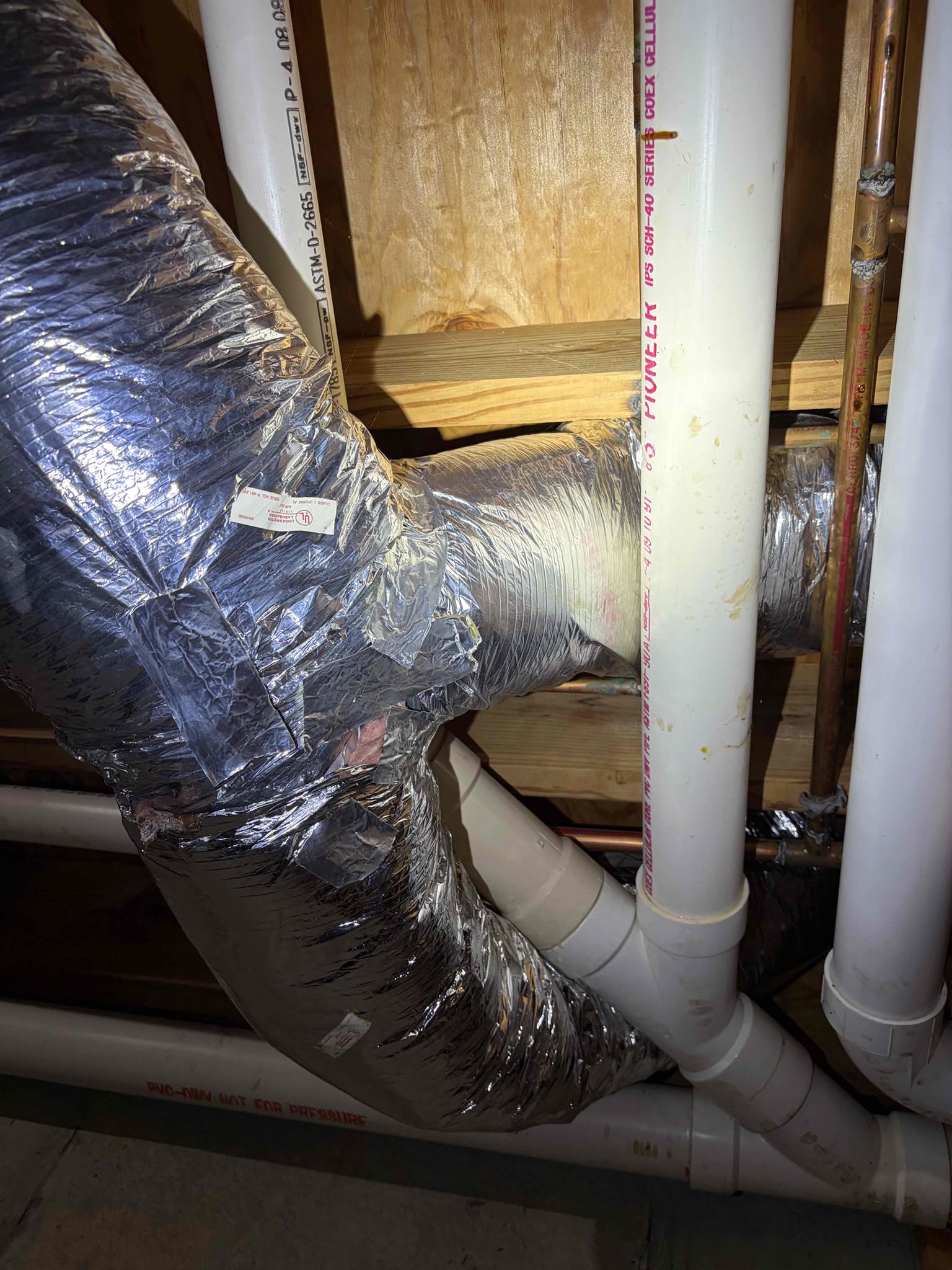 For this customer they have an issue with the hvac issue, no issue regarding plumbing. Additionally recommend to contact a service hvac company to take a look. Issue is located in another room from the previous plumbing repair.