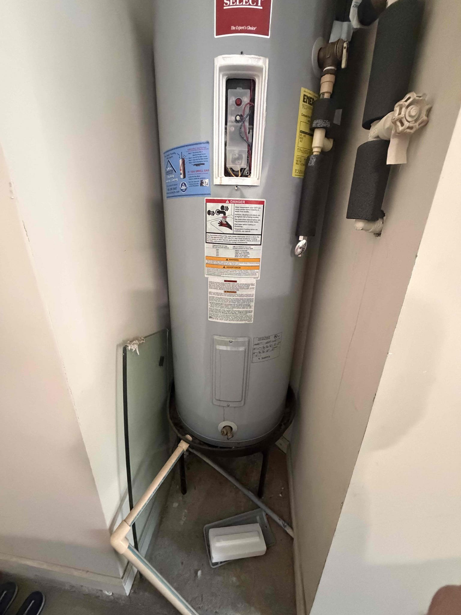Gave customer estimate to replace failed 50 gal electric water heater in garage. Customer states she has quote from Home Depot for $1800. Informed customer their estimate is not final. Customer stated she will think about our estimate and decide tomorrow. New water heater install will come with, new heater, expansion tank, ball valve shutoff and piping. 