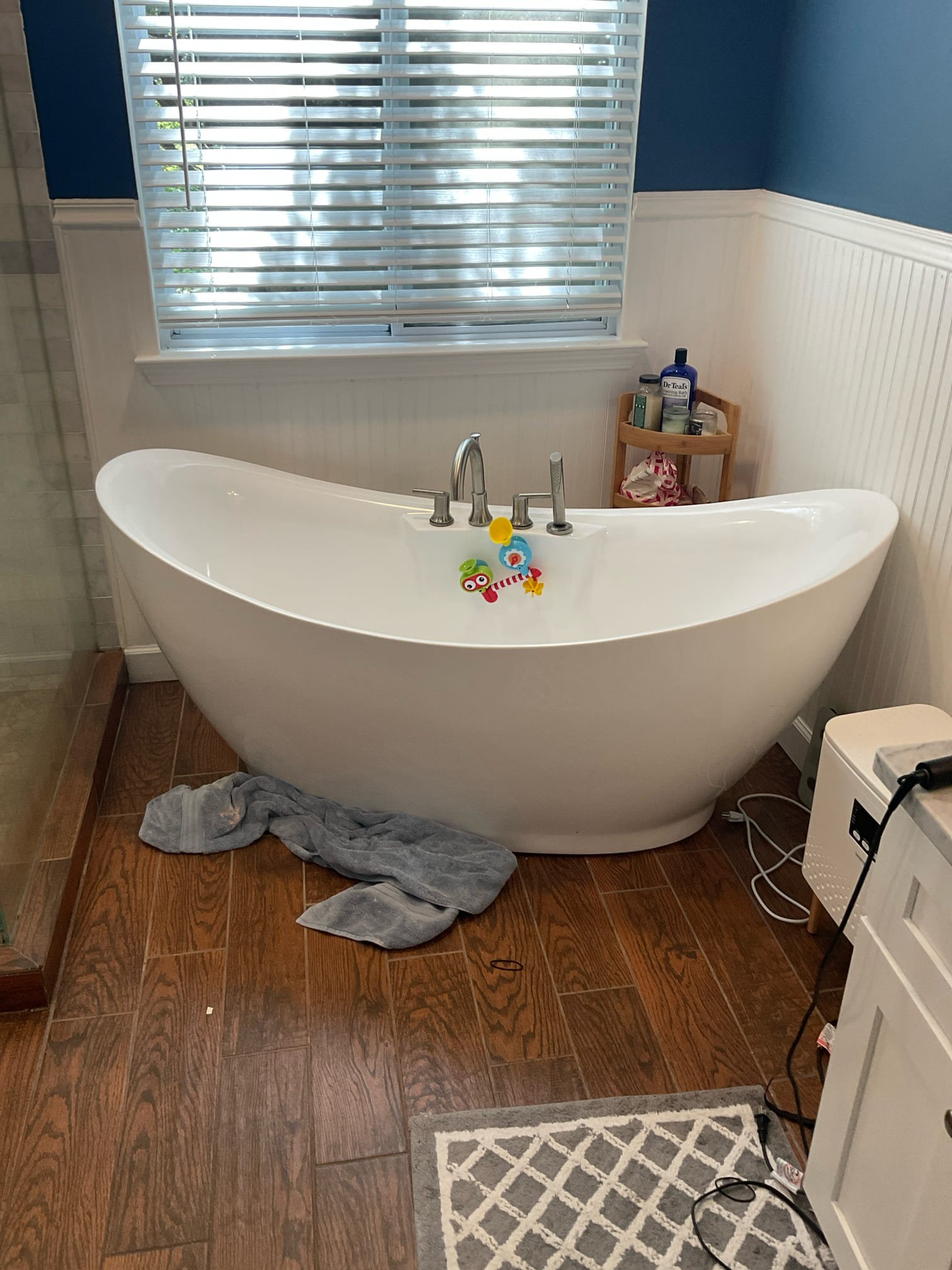 Customer called us out for standalone tub was leaking from base. Ran tub for a few seconds and water started leaking from base. Stated to customer that unfortunately we do not pull and reset standalone tubs. Also found that pressure was above 80 psi and recommended to have pressure issue addressed.