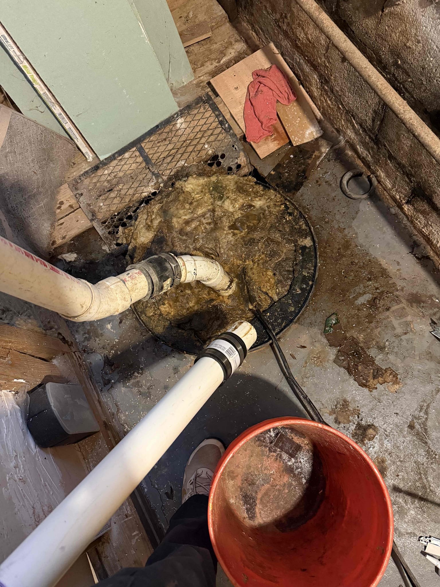 Customer complaining of sewer smell upon arrival. Customer stated her tenant downstairs says the sewer smell is bad. After looking noticed sewage ejection pump just humming but not pumping out, informed customer the pump had gone bad and would need to be replaced. Gave customer estimate, customer approved estimate. Installed new pump and connected the discharge and vent line back. Plugged pump up and it pumped the entire pit back out. Tested the pump 3 more times and it worked properly. Pump is working and no leaks upon departure 