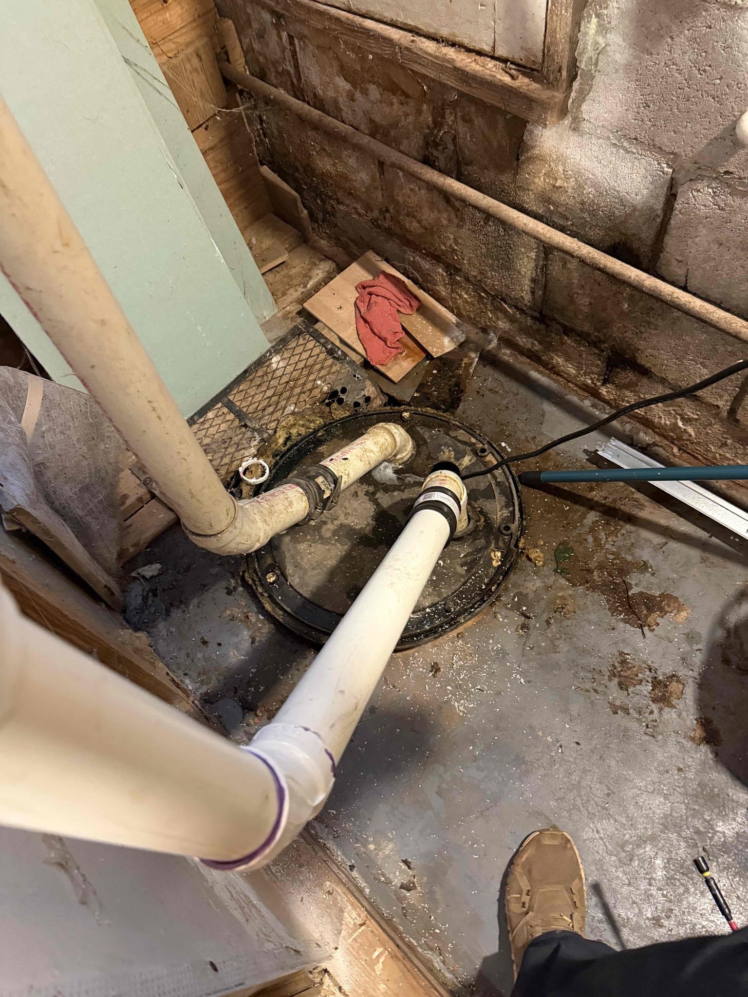 Customer complaining of sewer smell upon arrival. Customer stated her tenant downstairs says the sewer smell is bad. After looking noticed sewage ejection pump just humming but not pumping out, informed customer the pump had gone bad and would need to be replaced. Gave customer estimate, customer approved estimate. Installed new pump and connected the discharge and vent line back. Plugged pump up and it pumped the entire pit back out. Tested the pump 3 more times and it worked properly. Pump is working and no leaks upon departure 