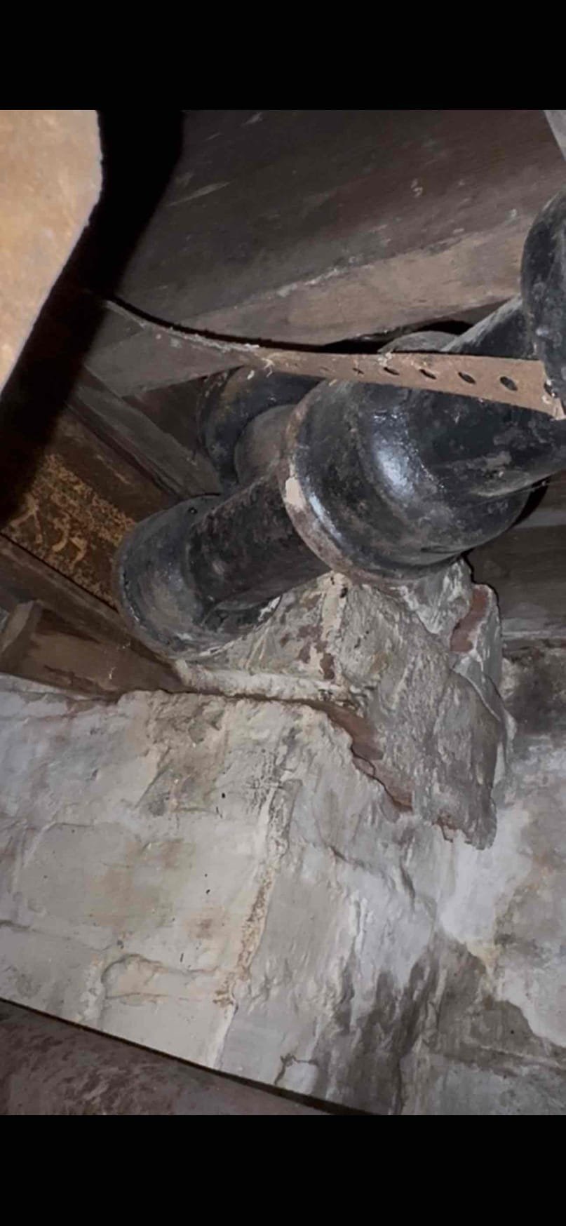 Diagnosed leak on cast iron drain line. Contractor made small home to confirm. Confirmed leak is coming from drain line. Customer will have contractor cut as much possible access to replace leaking drain pipe with pvc. Will need to return to give estimate once access is opened 