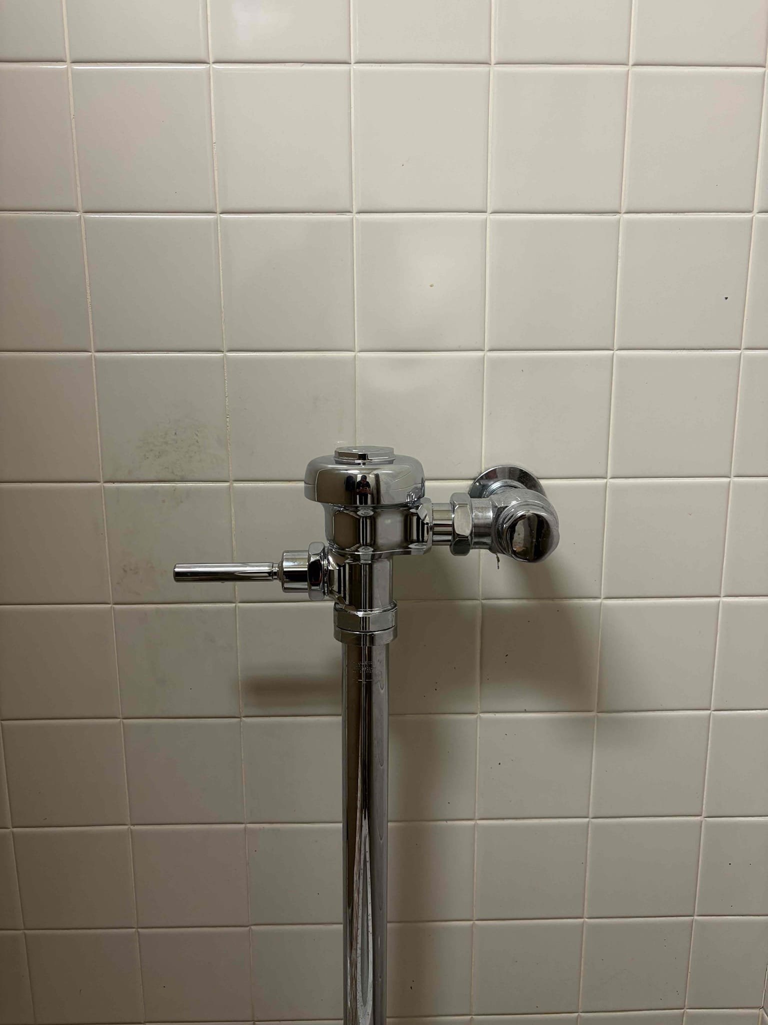 For this job, I replaced the flushometer in the men’s restroom last stall replaced the full head assembly along with the vacuum breaker following that installed a new handle and all the unit is replaced properly once complete. There are no leaks. CUSTOMER is all set to use their toilets for their customers job has been completed. Thank you for using Chen plumbing.