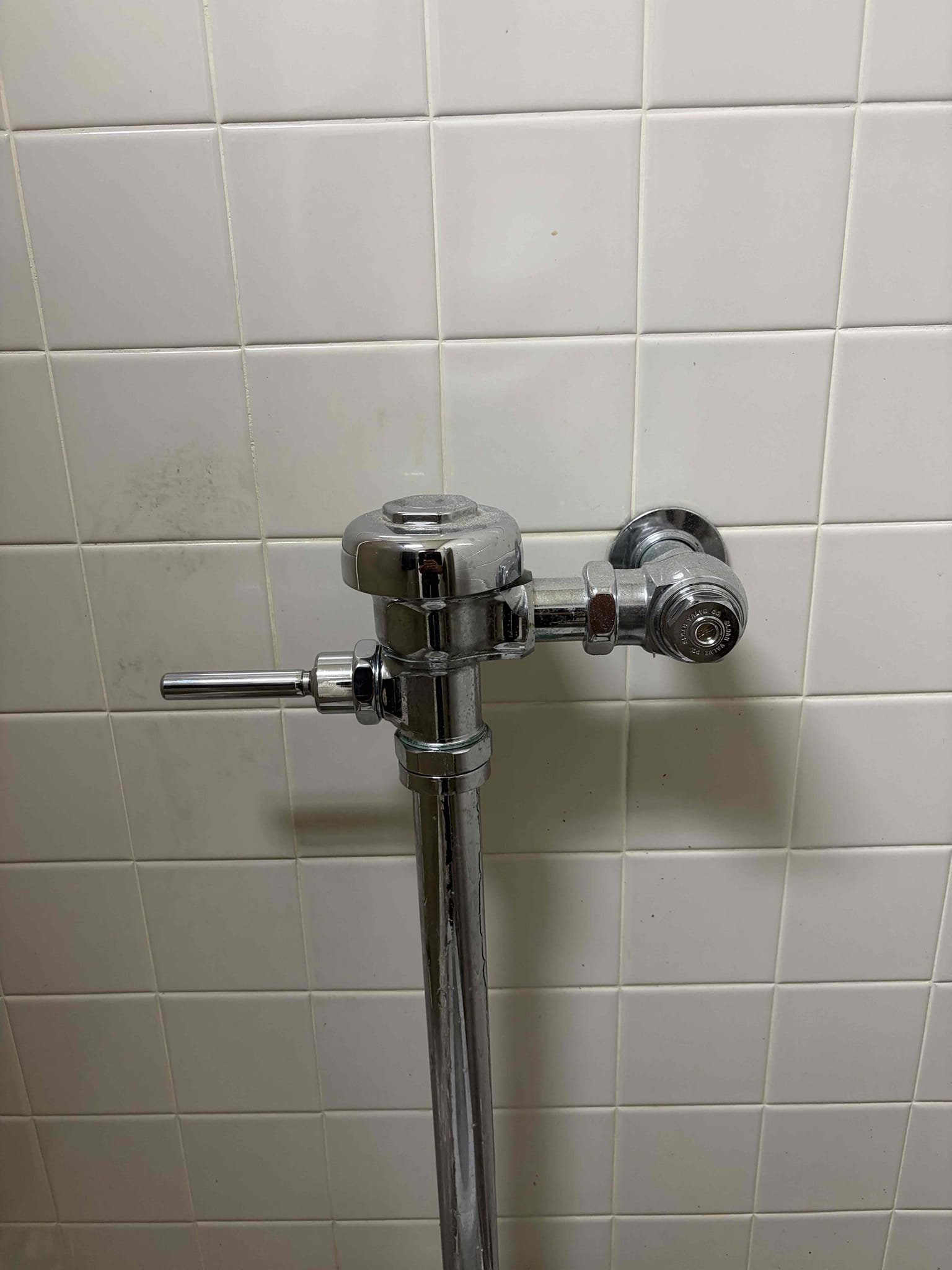 For this job, I replaced the flushometer in the men’s restroom last stall replaced the full head assembly along with the vacuum breaker following that installed a new handle and all the unit is replaced properly once complete. There are no leaks. CUSTOMER is all set to use their toilets for their customers job has been completed. Thank you for using Chen plumbing.