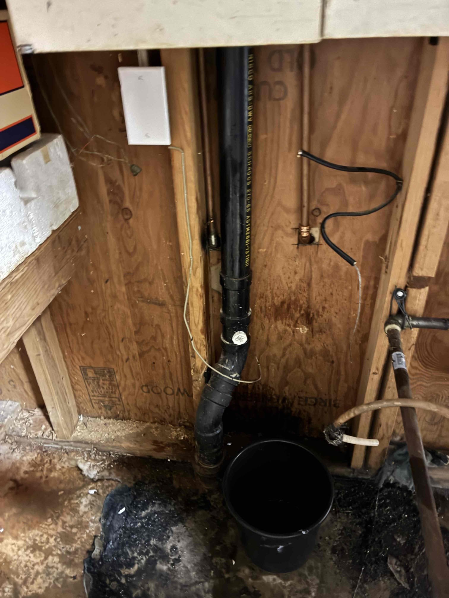 Found basement kitchen sink drain clogged. Removed discontinued 3/4 hvac drain into 2” kitchen sink drain in mechanical room behind kitchen. Kitchen drain is abs above slab and cast iron in slab. Ran sewer cable into drain to clear blockage. Cleared blockage at about 35’ a ran about 30+’ more cable. Ran kitchen sink to test left in good working order.