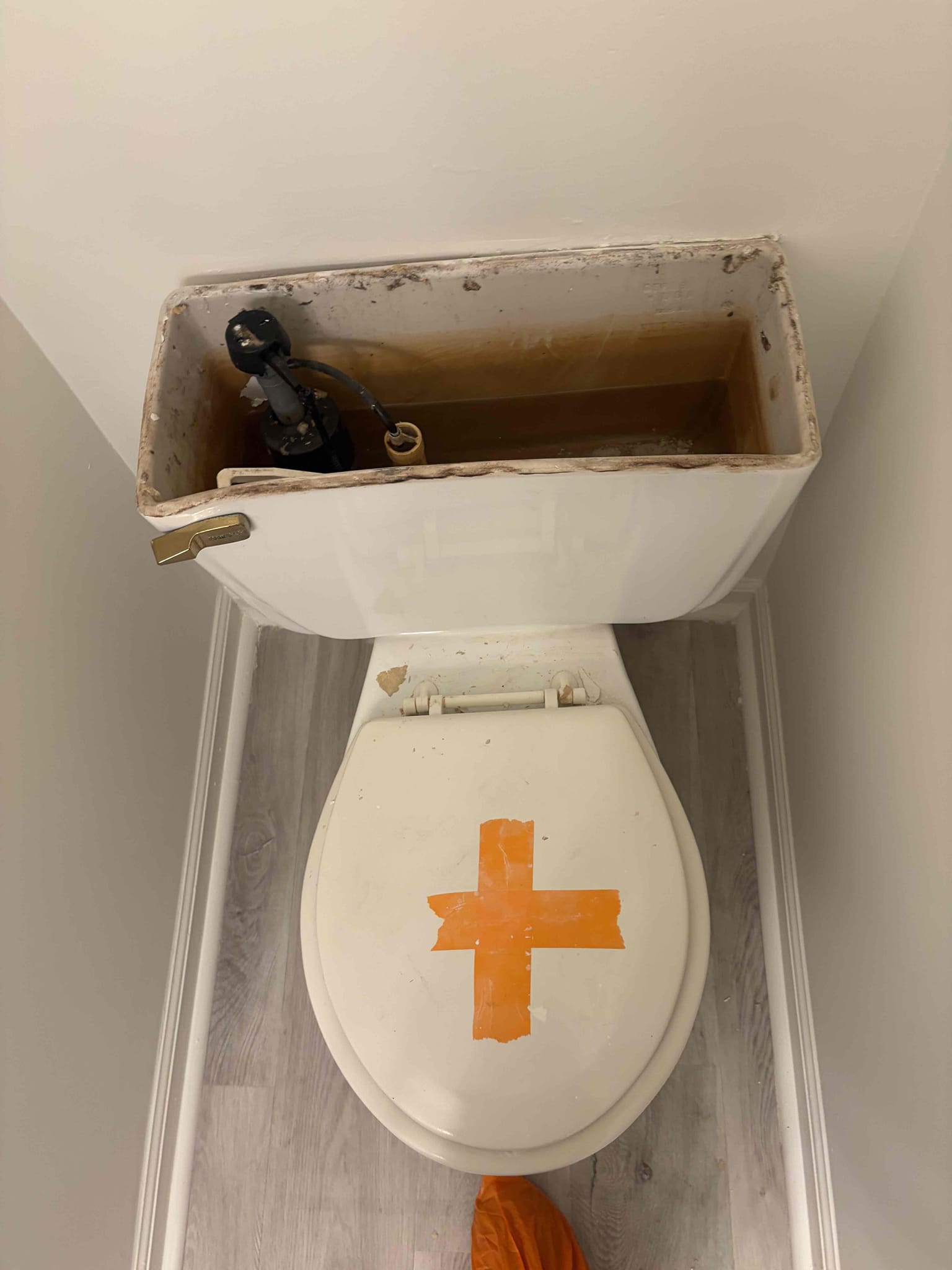 Fixed in the half bathroom that I did not work on however for the courtesy I threw in a new 2 inch quirky flapper. I did look at the toilet at the time. There was nothing wrong. Is an issue now But at this time the customer is all set