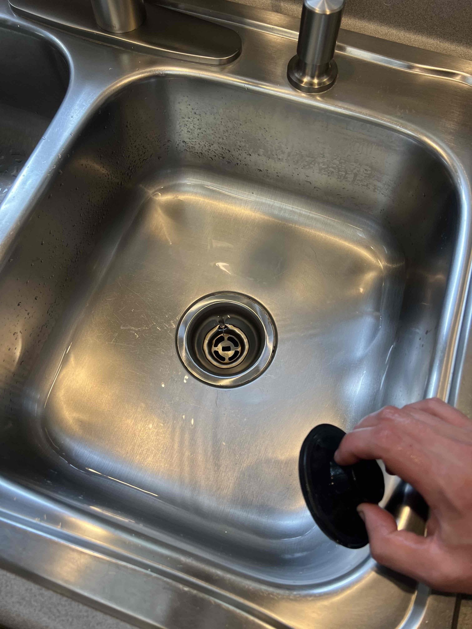 Customer had drain issues within kitchen sink. Ran small machine to clear drain. Ran water after to check for proper drainage function. 