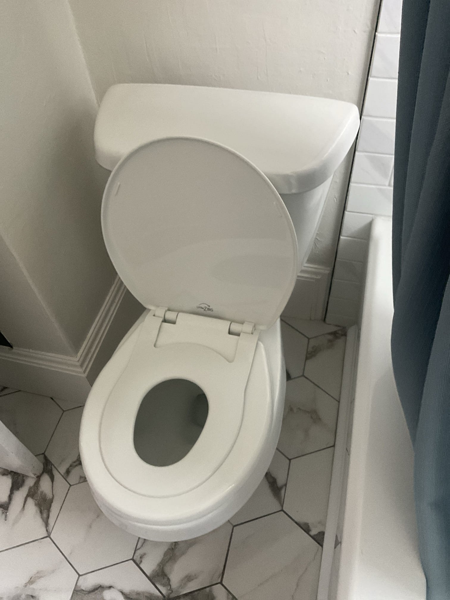 Replaced a round toilet for hall bathroom, new western round toilet installed 