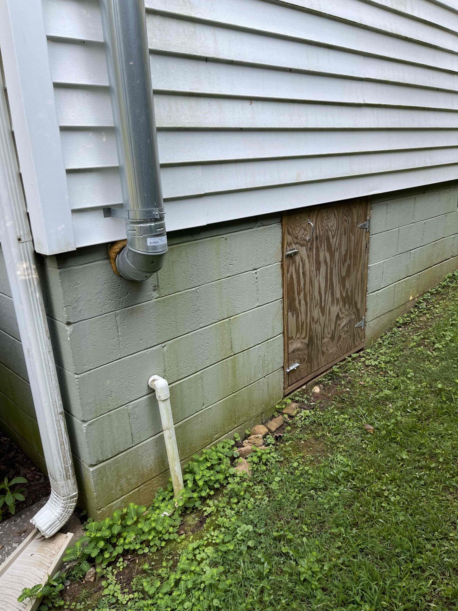 Came out to assess current water heater and give an estimate to convert the tank water heater in the crawlspace to a tankless water heater. 