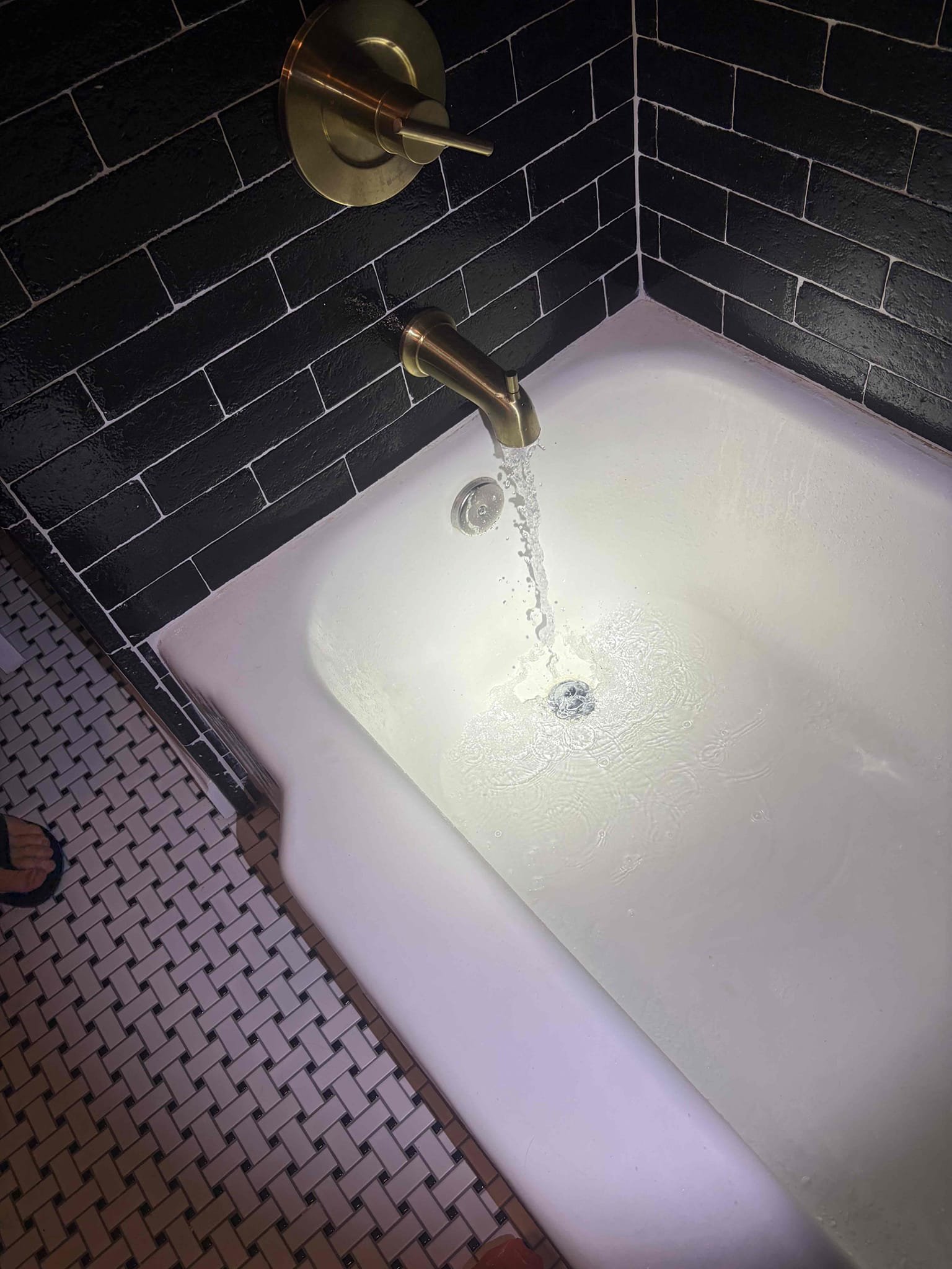  Upon arrival, customer states they are experiencing a leak coming from bathtub. After inspection, found leak coming from splash over when bathing. Inform customer, I can run a bead of silicone to seal up crack. Customer states he will do it himself.