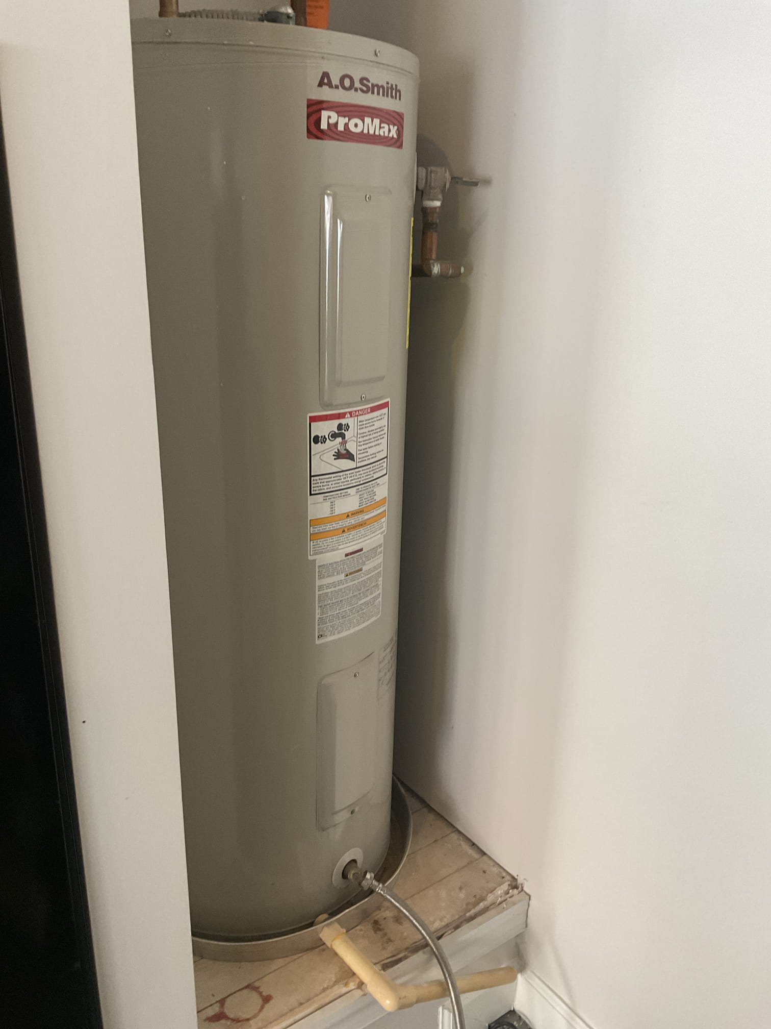 Replaced a 27 yrs old 50 gallon electric water heater with new Rheem 50 gallon electric heater , new expansion tank , pan and water shut off valve installed 