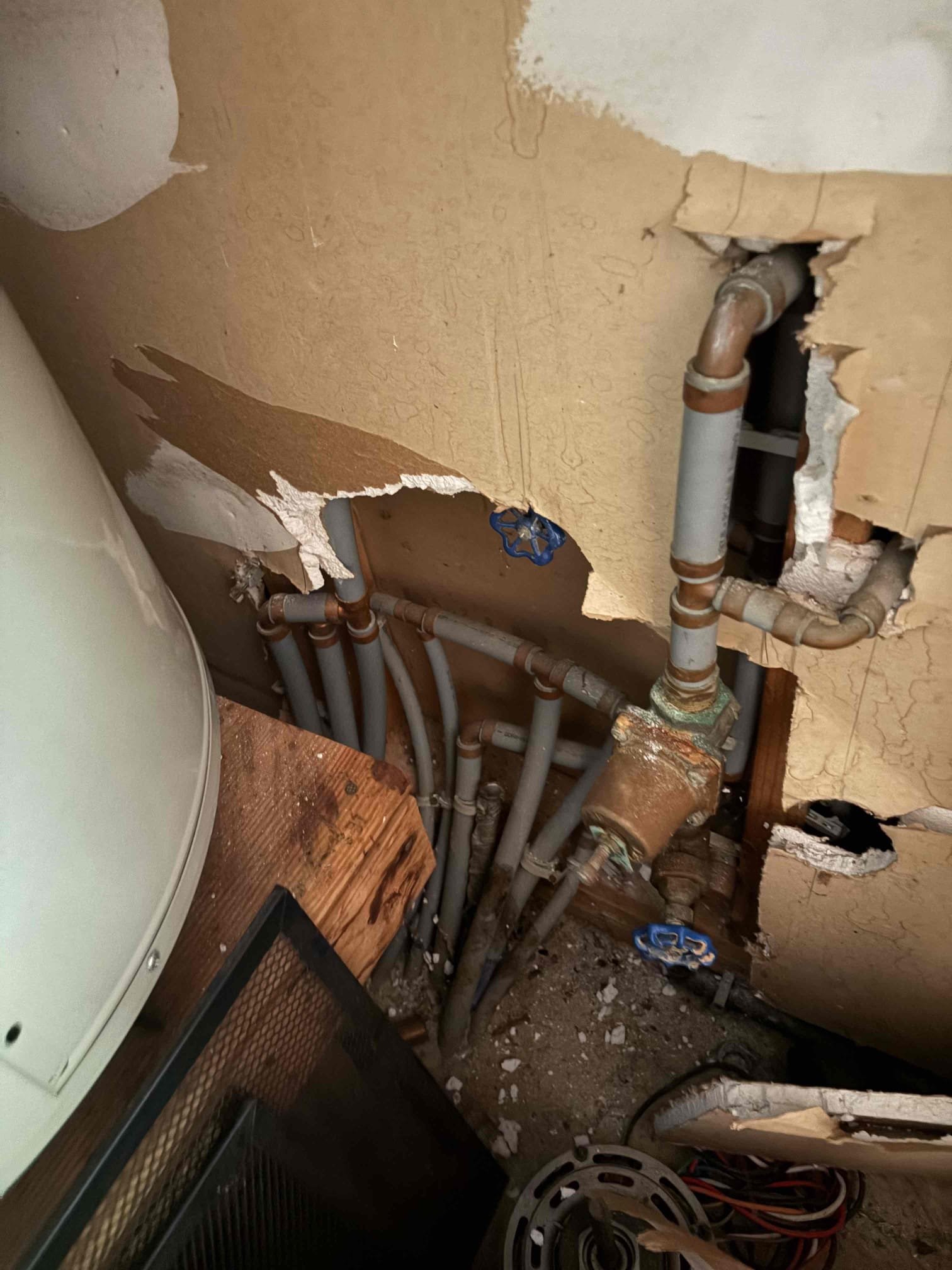 Upon arrival, customer states she is experiencing a high water bill. Tested water service line, no active leak on water service. After inspection, determine leak is in slab of home. Home is currently piped in gray polybutylene piping, leak is most likely in kitchen area. Recommended customer call out American leak detection to pinpoint where leak is in slab. Once the leak is detected, we will return and provide customer with true estimate and repair leak. 