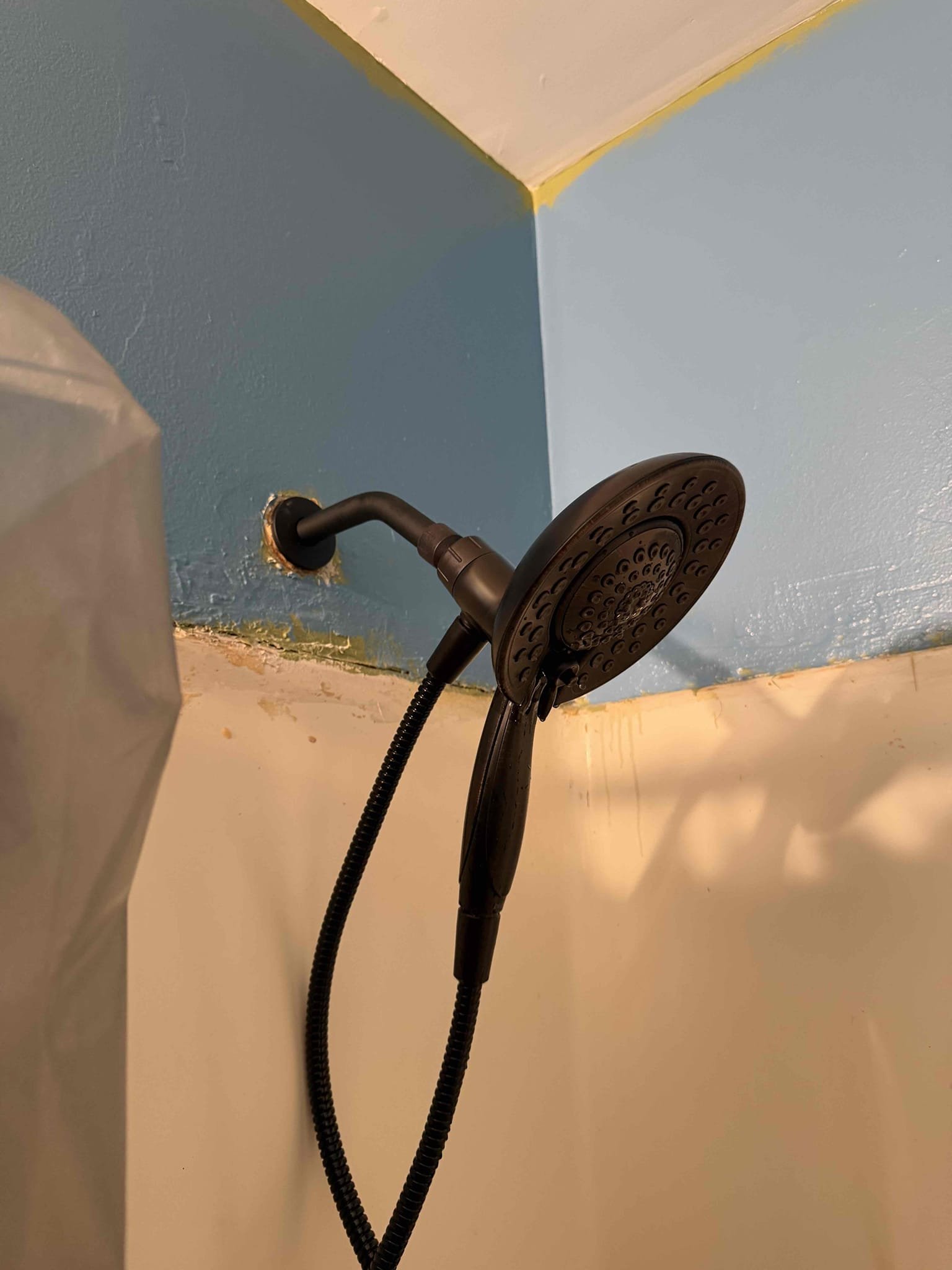 Replaced trap and trap arm to accommodate drainage. Also replace customer supplied showerhead. Everything was tested and found to be leak free.