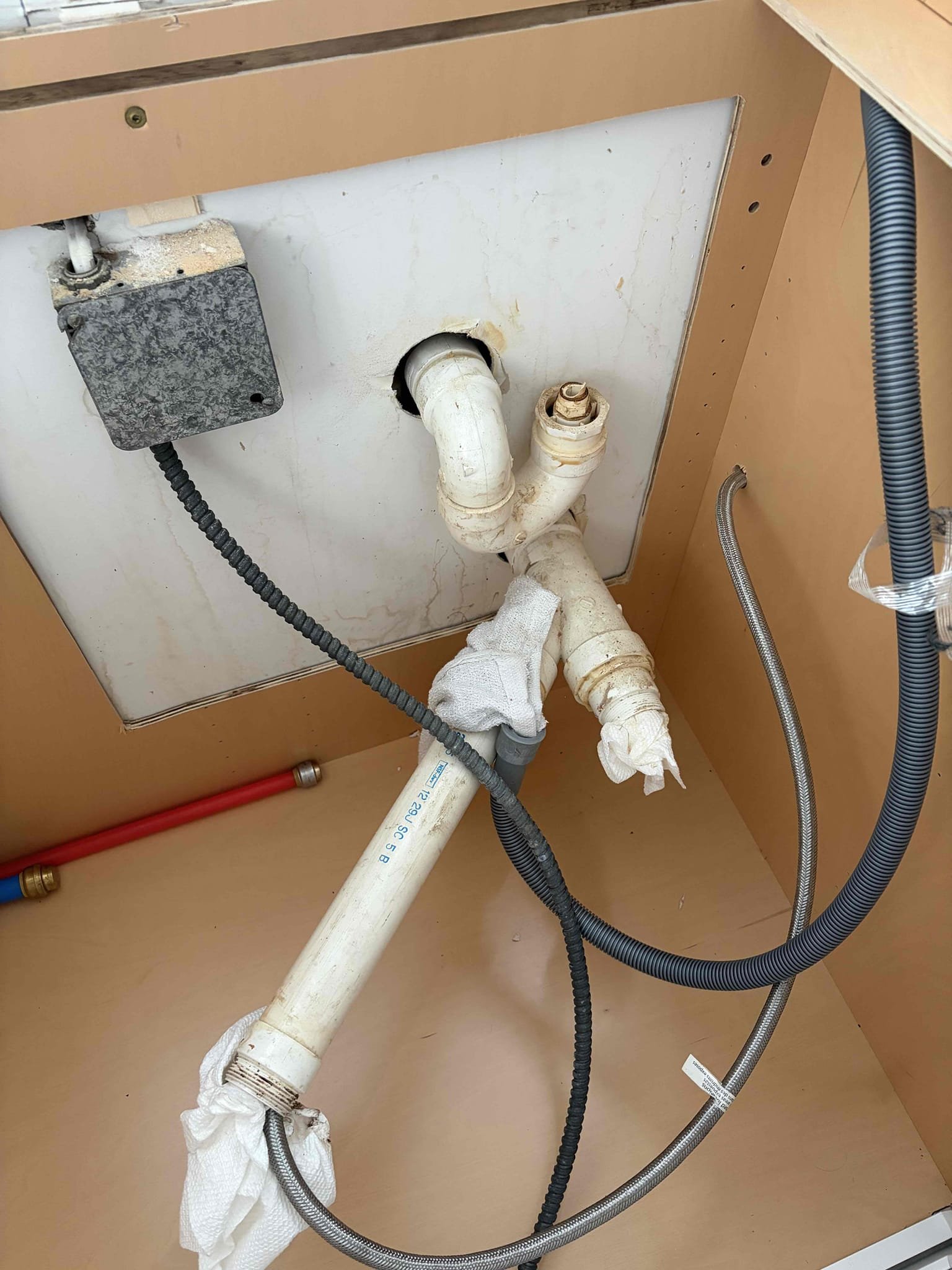 Upon arrival, customers wanting estimates to hook up kitchen sink. Customer will have countertop company come out to install countertop and kitchen sink. Once that is installed, provided customer estimate to finish installation for kitchen sink drains and water. Customer is supplying garbage disposal, RO system and Faucets.