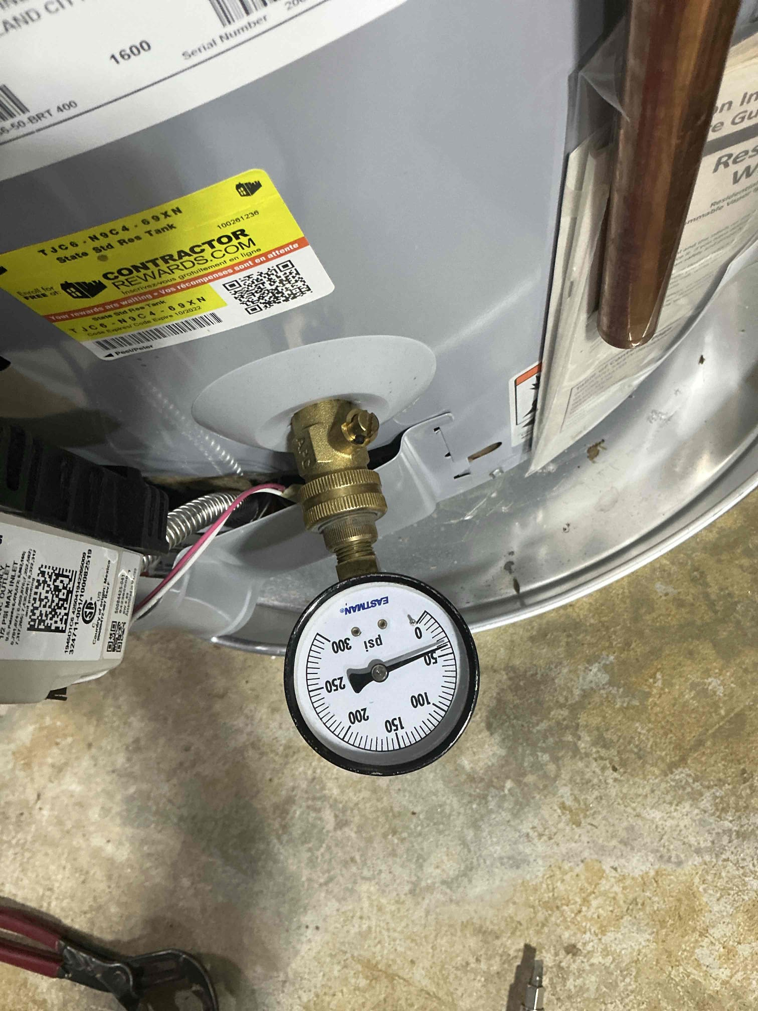 Diagnosed leaking hose bib. Hose bib broken at wall. Shut off water to hose bib. Cut out and removed old hose bib. Installed new pex hose bib and reconnected to copper piping inside. Tested for proper operation and leaks. Secured outside hose bib. Cleaned workspace 