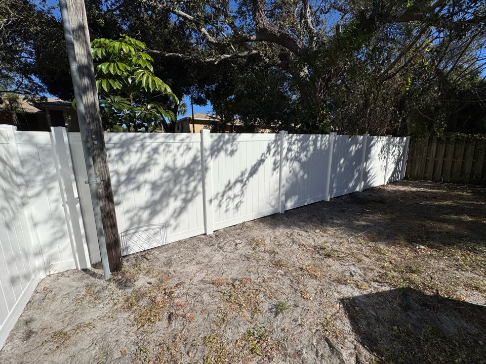 Boca Raton, FL - In Boca Raton, FL, we removed 95 feet of an old wood fence and replaced it with a 6-foot-tall white privacy vinyl fence and a 4-foot-wide gate. This upgrade not only adds durability and privacy but also gives the property a clean, modern look. 