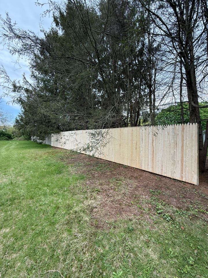 Dix Hills, NY - Looking for a reliable fence contractor near Dix Hills, NY? We just completed a beautiful 6-foot spruce wood privacy fence installation for a local homeowner right here in Dix Hills. This classic wood fence not only boosts curb appeal but also adds privacy and security for the entire backyard.  At Top Rail Fence Huntington, we use high-quality spruce wood, expert craftsmanship, and deliver professional service from start to finish.