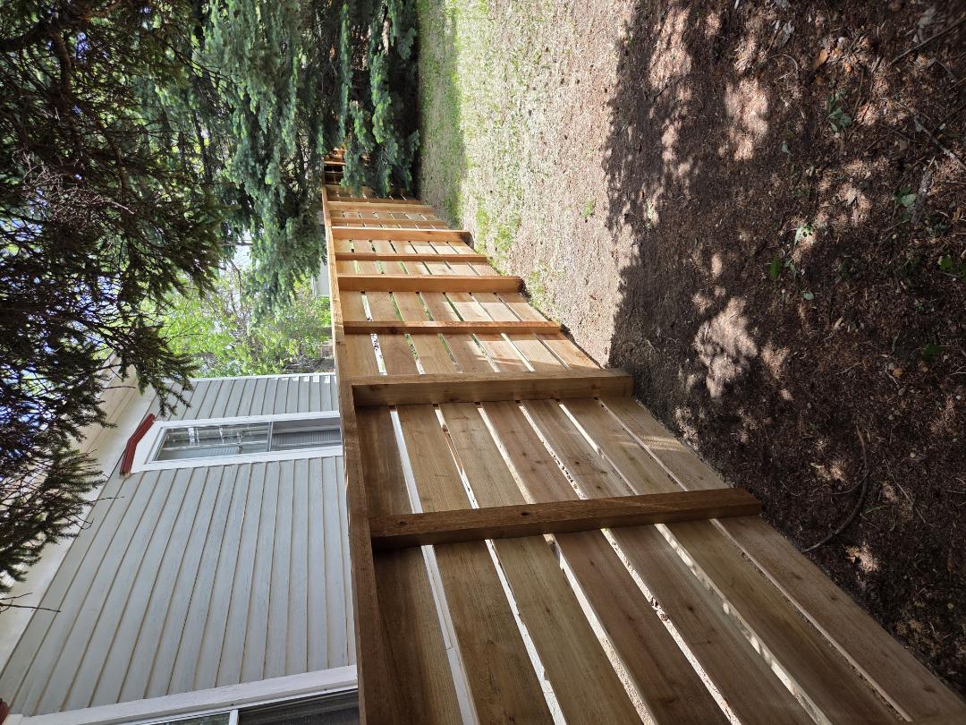 Lafayette, CO - Here on Baseline road in Lafyette. Just finished up the 4' H semi-privacy horizontal fence for a customers front yard. Looks outstanding! 