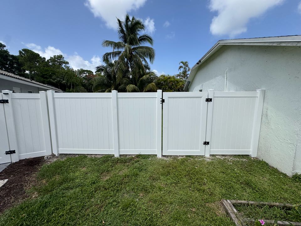 Boca Raton, FL - In Boca Raton, FL, our customer had an unexpected accident with their existing fence and needed a quick replacement. We installed approximately 25 feet of 6-foot-tall white privacy vinyl along with two pool-code-compliant gates to restore safety and privacy. At Top Rail Fence, we’re here when you need fast, reliable service without compromising on quality.