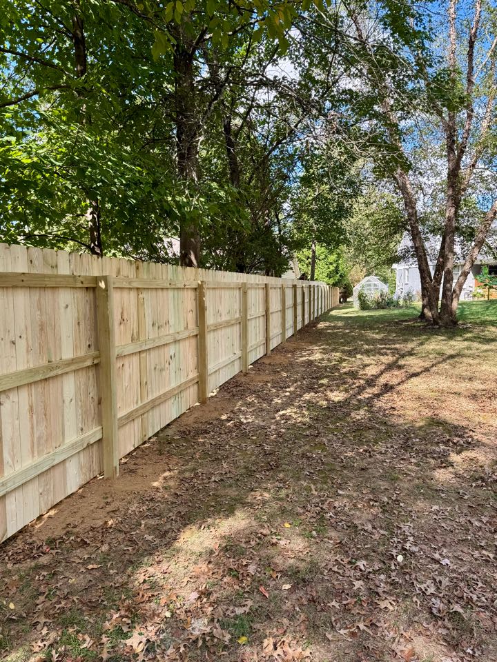 Louisville, KY - 6’ wood privacy fence in Lyndon
