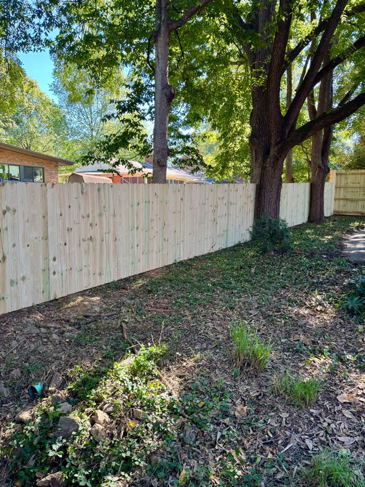 Louisville, KY - 6’ wood privacy fence in Mockingbird Valley