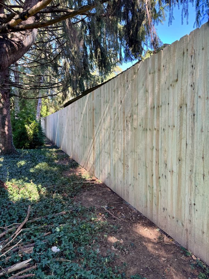 Louisville, KY - 8’ wood privacy fence in Mockingbird Gardens