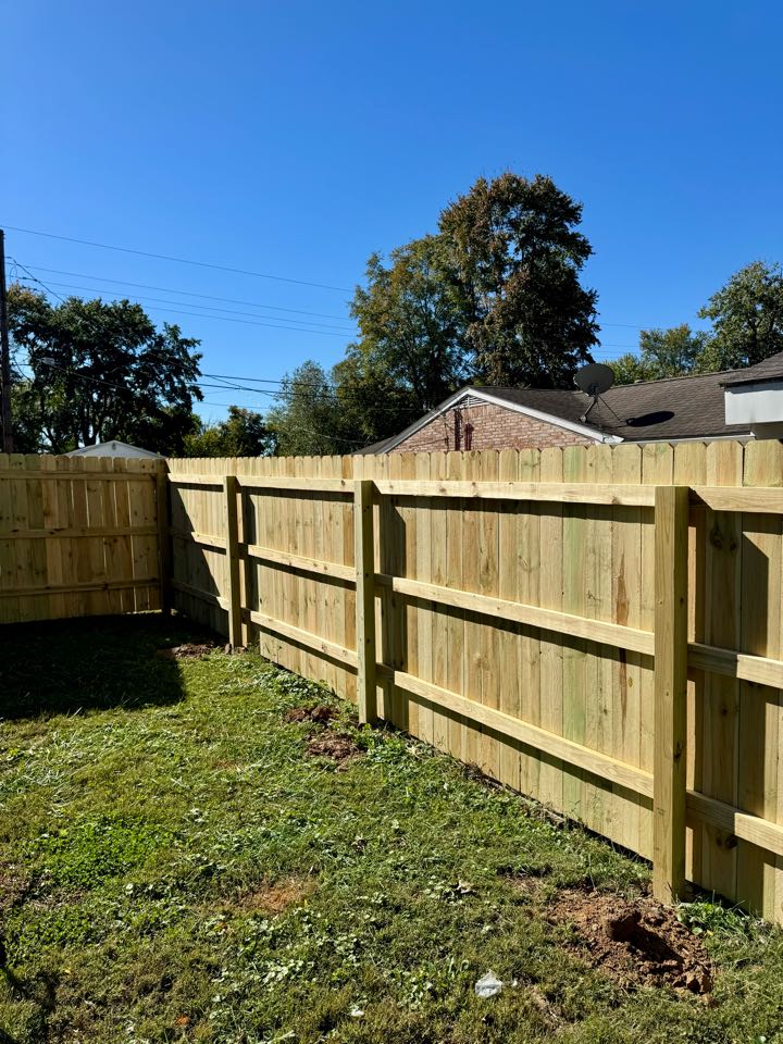 Louisville, KY - 6’ wood privacy fence in South Louisville