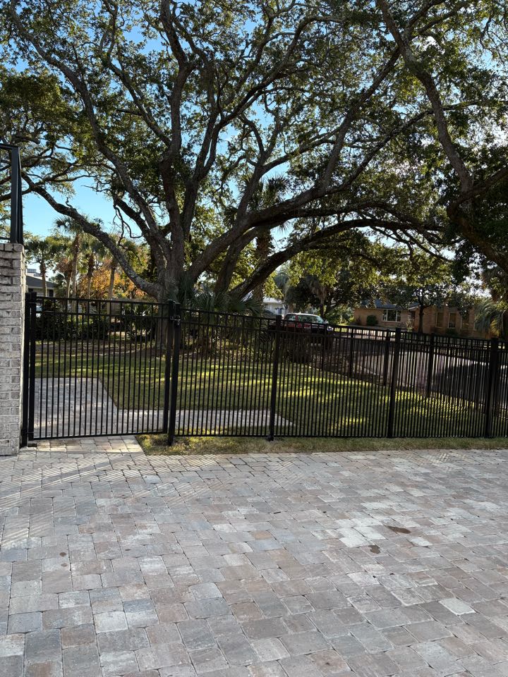 Milton, FL - Awesome 5H Double Picket Aluminum fence.  It looks amazing!   So classy!!!