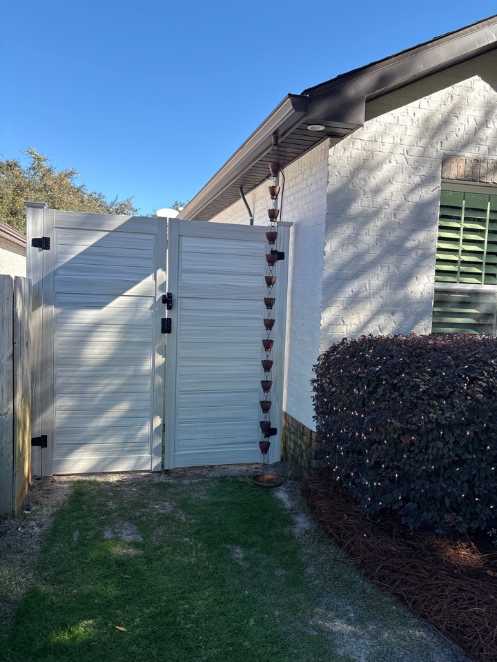 Destin, FL - Beautiful 8H Horizontal Vinyl!   Very classy!!!