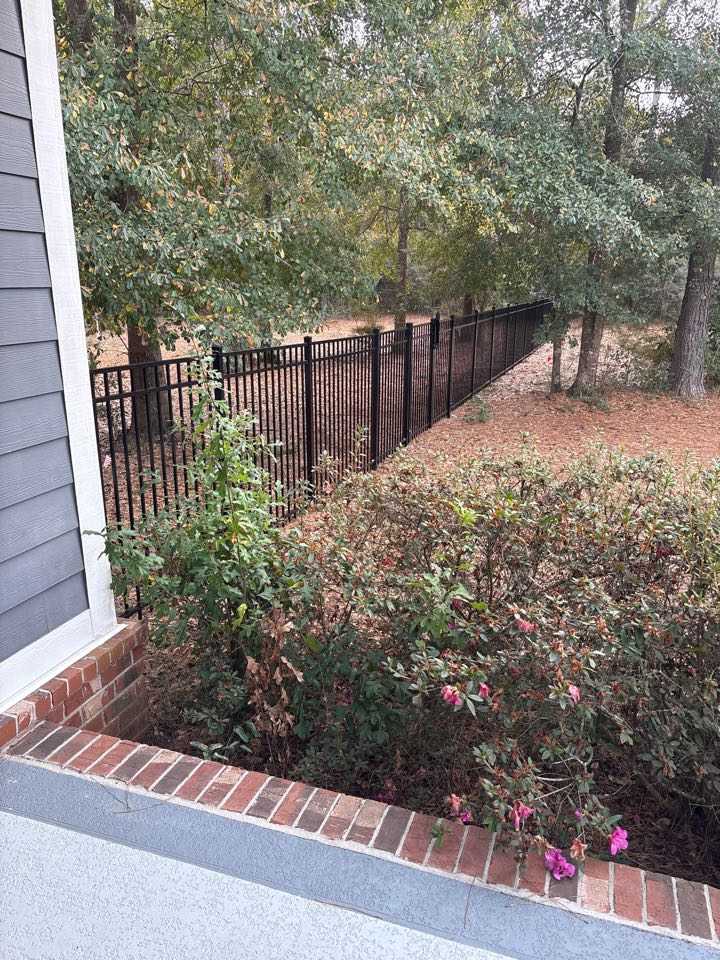 Pace, FL - Beautiful new 5H Black Aluminum fence.  Client loves it!
