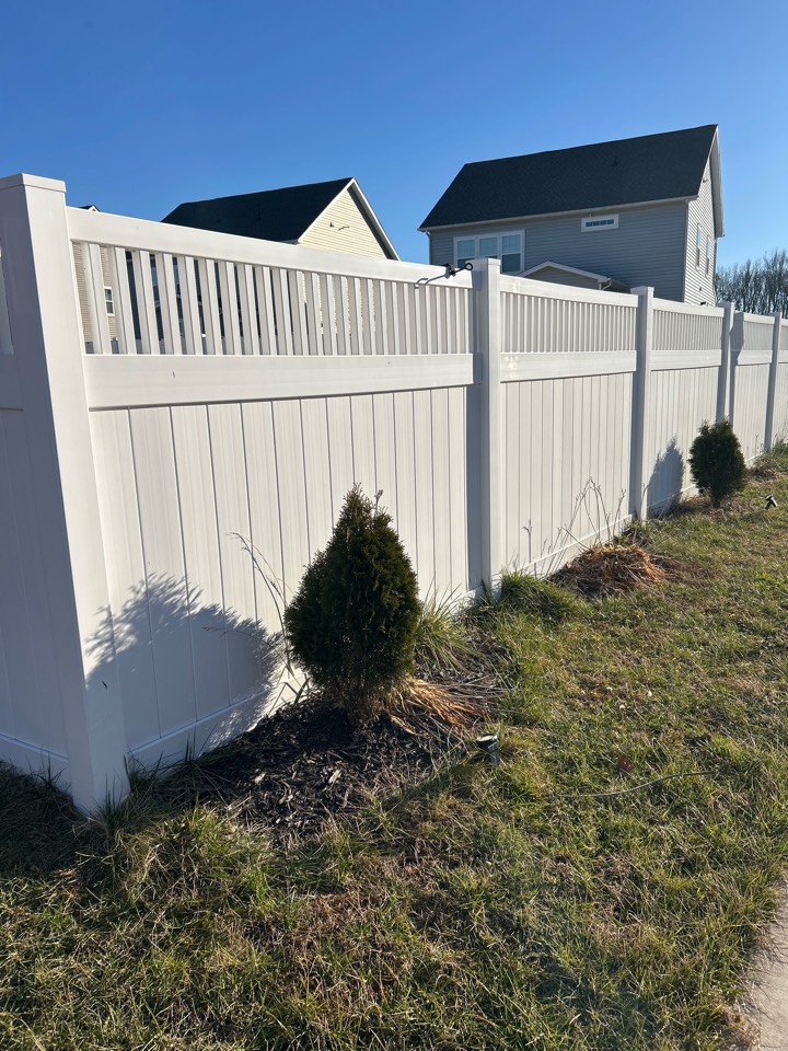 Glen Allen, VA - 5+ one vinyl with spindles and external pyramid post