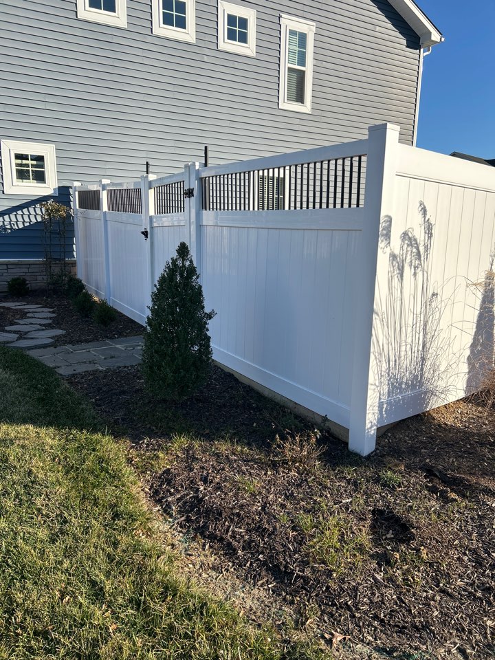 Glen Allen, VA - 5+ one vinyl with black spindles, external pyramid post