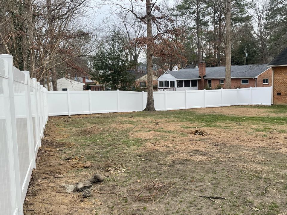 Richmond, VA - PVC fence 6 ft high