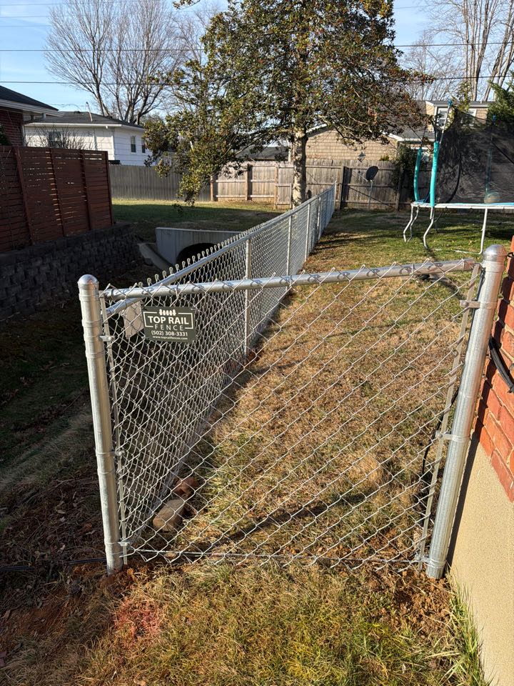 Louisville, KY - 4’ Galvanized Chain Link Fence in Graymoor-Devondale