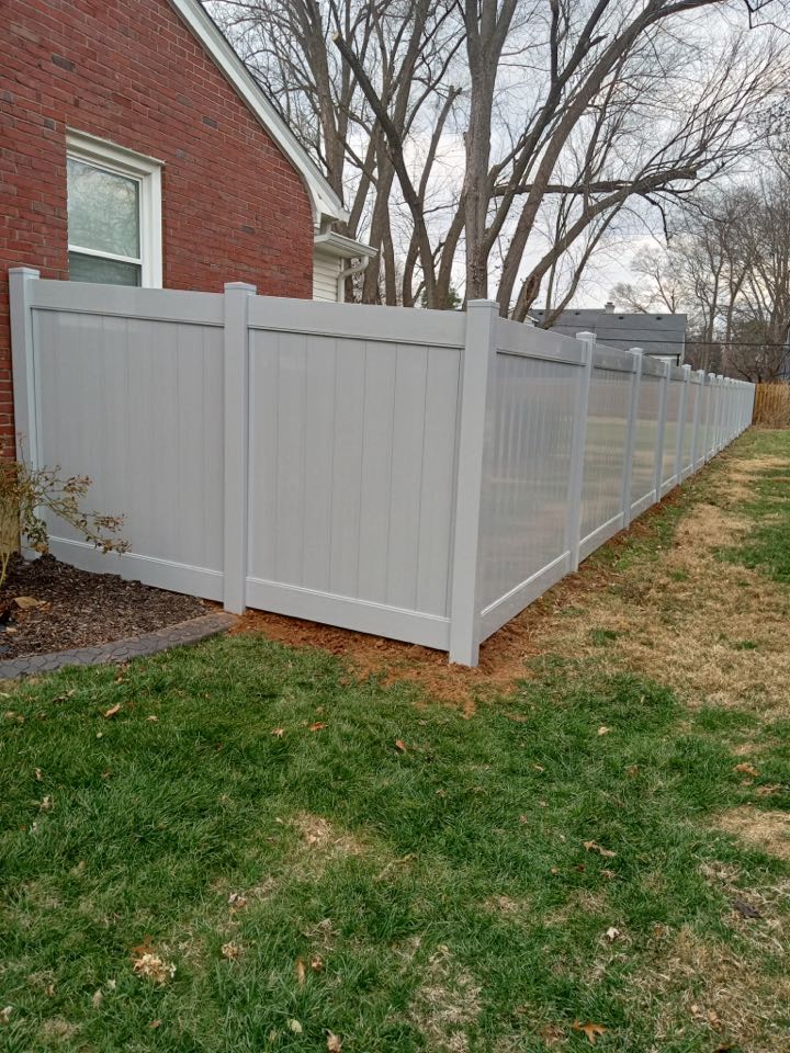 Louisville, KY - 6’ Tall Gray Vinyl in Woodlawn Park