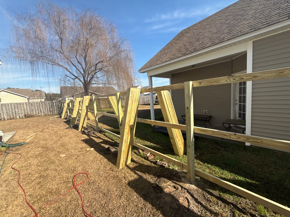 Leland, NC - 6ft shadowbox under way in Leland! 