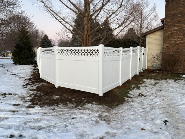 Holland, MI - We installed a 279LF white vinyl privacy fence with lattice for privacy and aesthetics.
