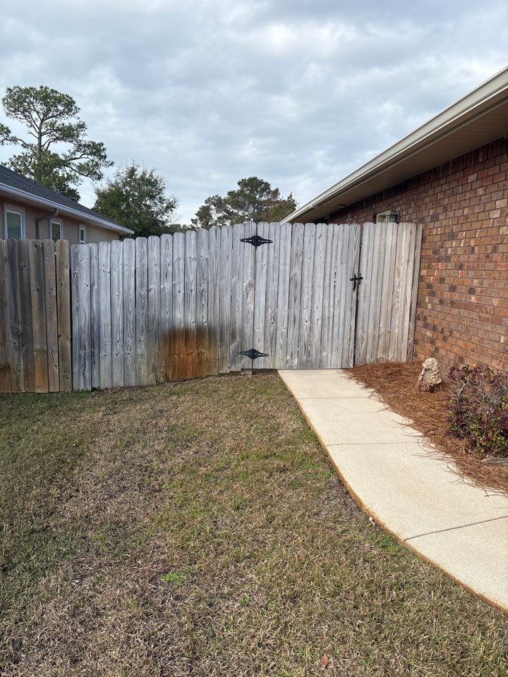 Navarre, FL - In a few days, that will be a beautiful new wood fence!