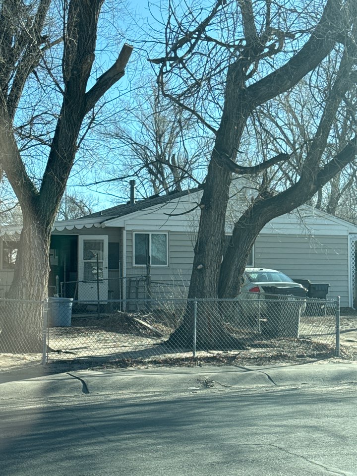 Colorado Springs, CO - Top Rail Fence is in Colorado Springs doing estimates for 4’ tall front yard chain-link fences!