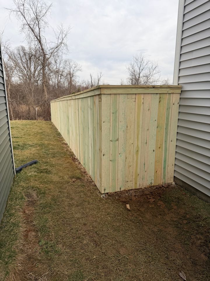 Louisville, KY - Cap and Trim wood privacy fence in Fairmont